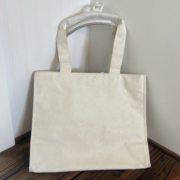 NWT Victoria’s Secret Elegant Cream Tote Bag with Scarf - Picture 3 of 6